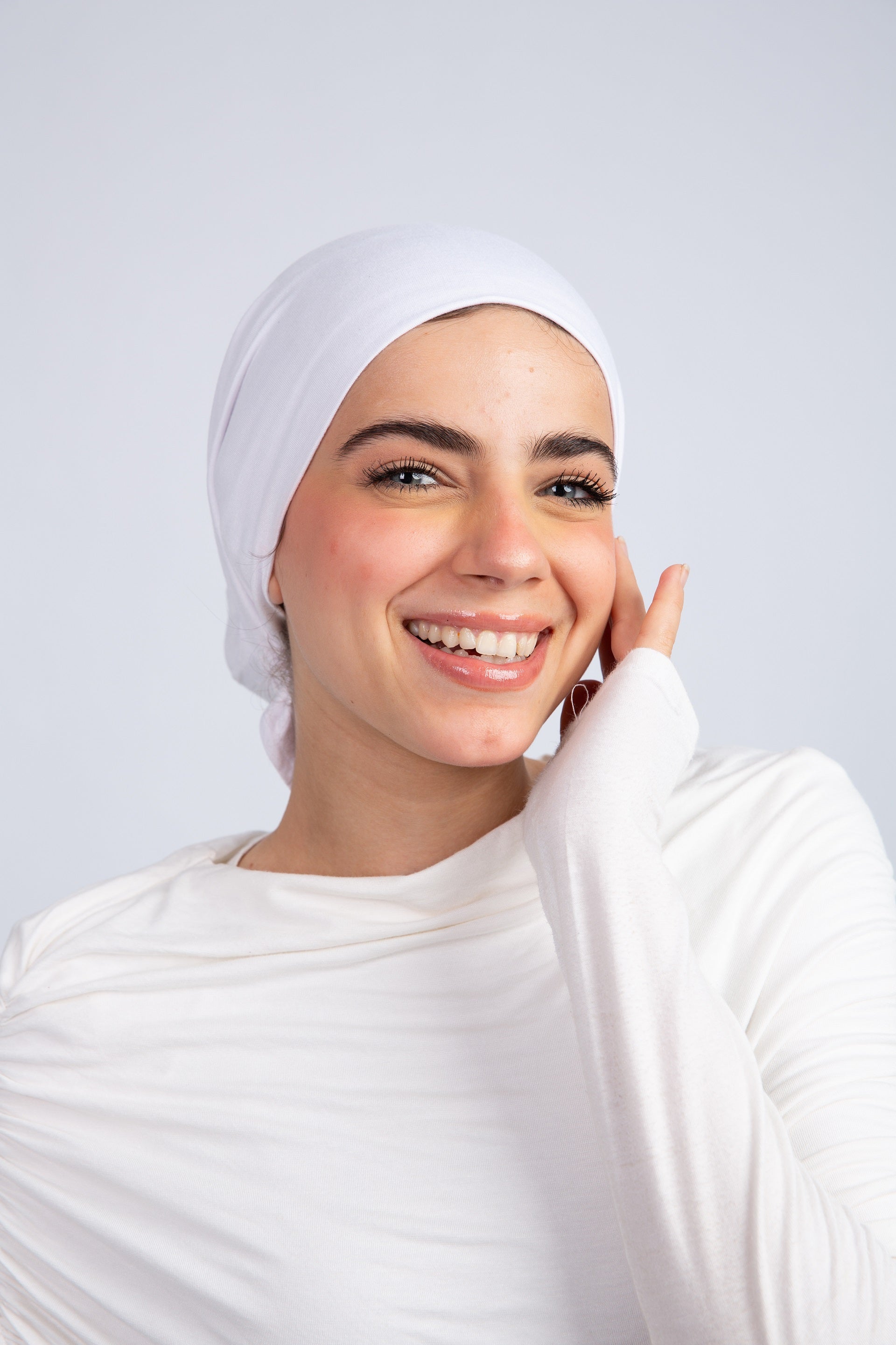 No Thread Bonnet with Ribbon in White  from Sotra Hijab – seamless, soft hijab underscarf