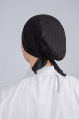 No Thread Bonnet with Ribbon in Black from Sotra Hijab – seamless, soft hijab underscarf